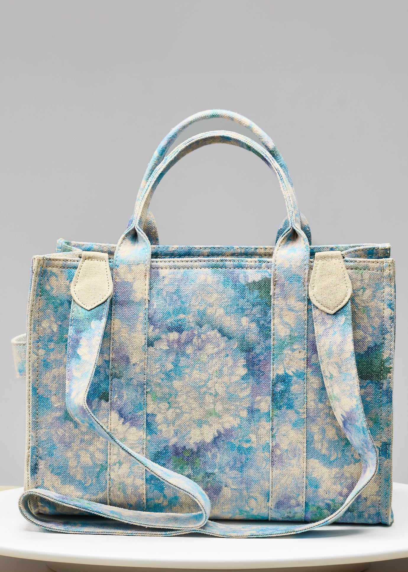 Blossom Blue Floral Medium Tote Zip Detail