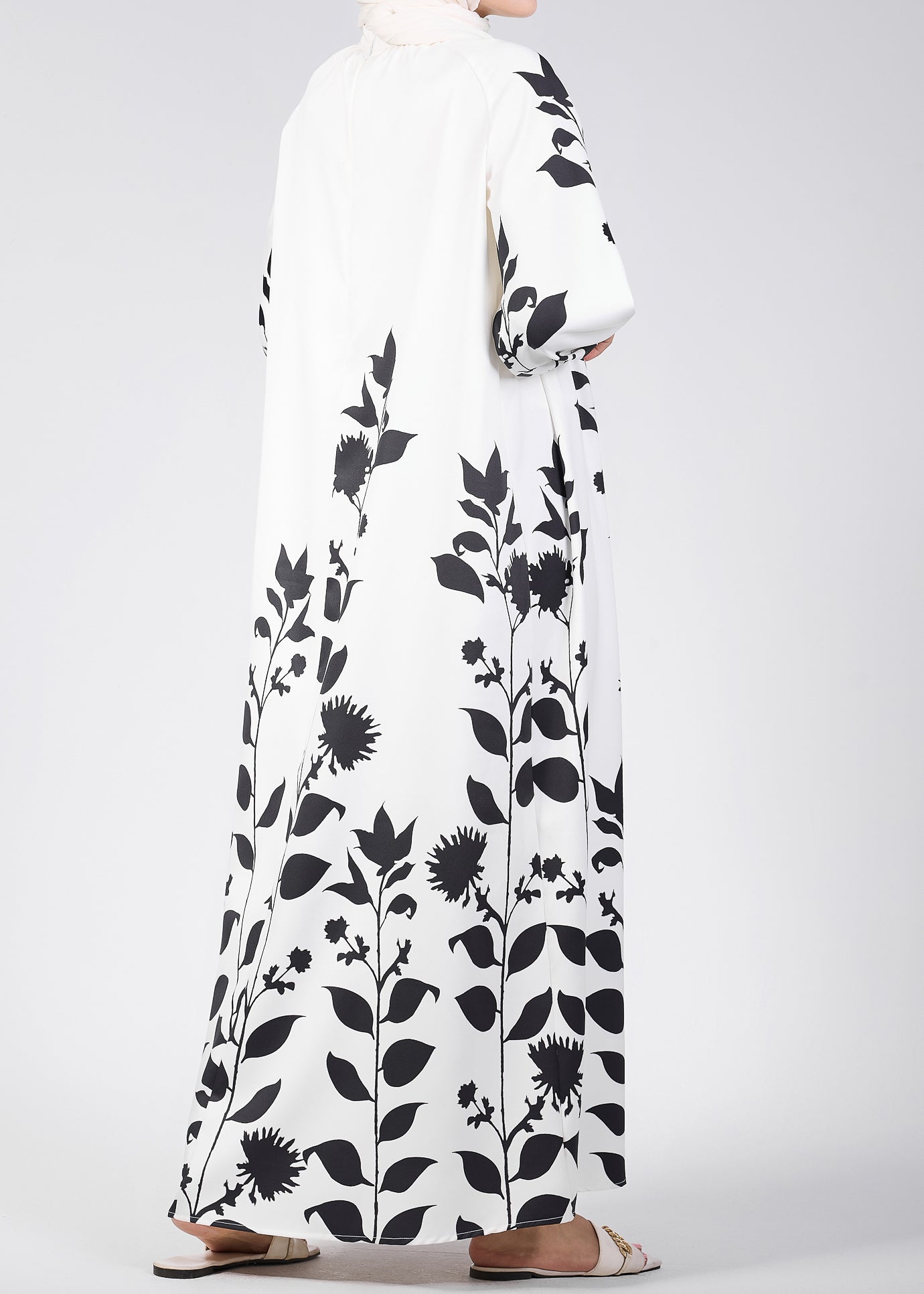 Raglan sleeve detail on floral printed maxi dress