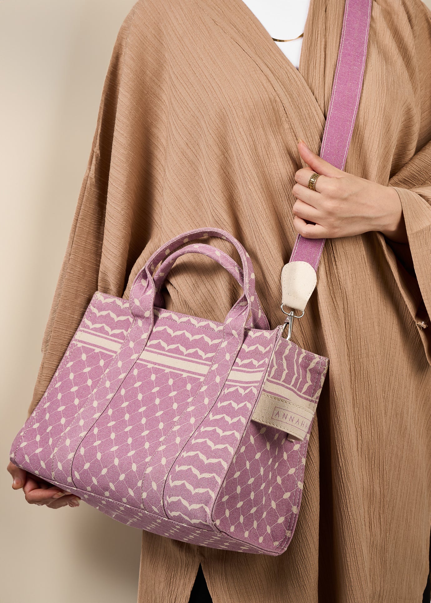 Detailed fabric pattern of Mauve Keffiyeh Pattern Medium Tote