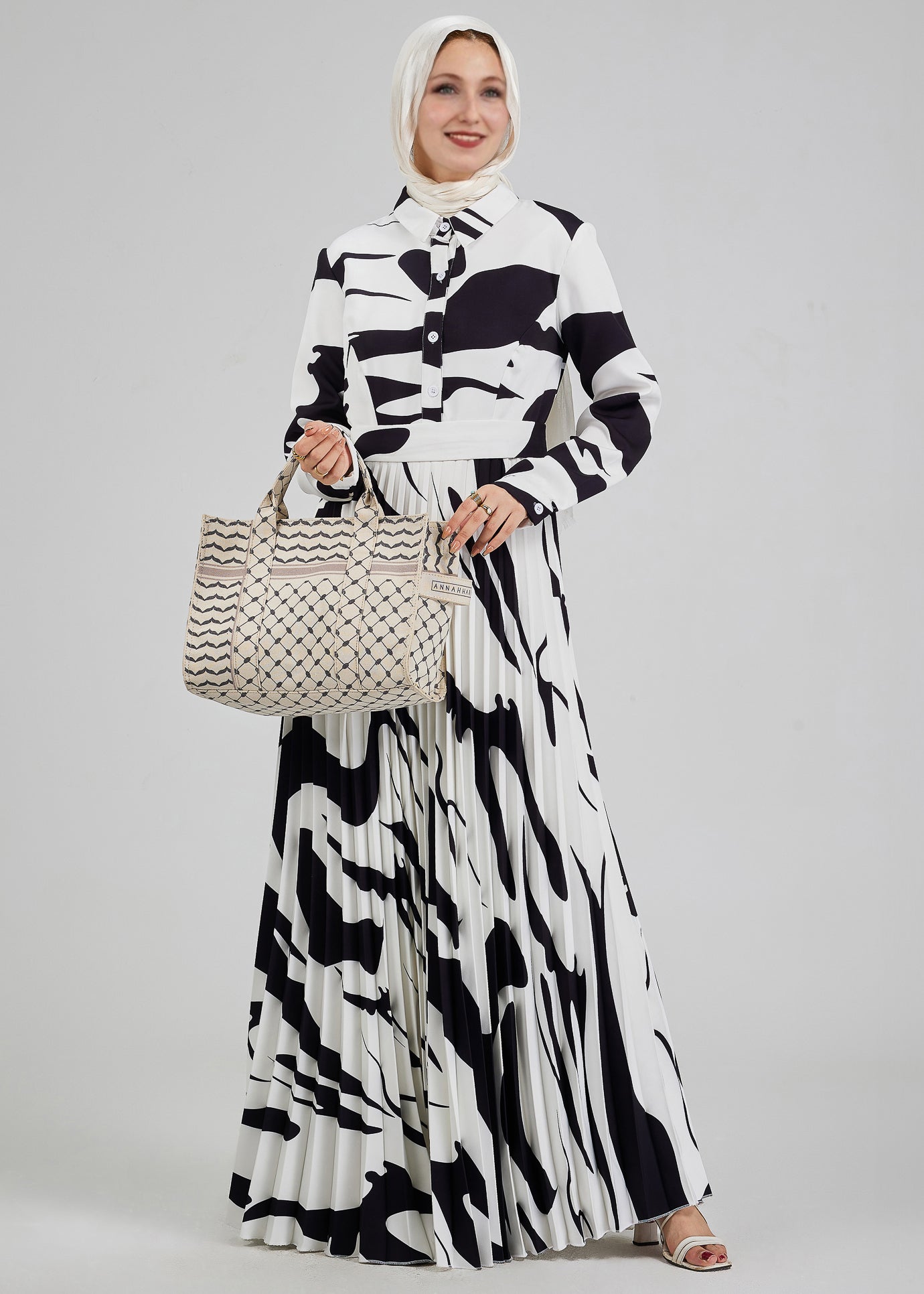 Close-up of Monochrome Brushstroke Print Pleated Maxi Dress