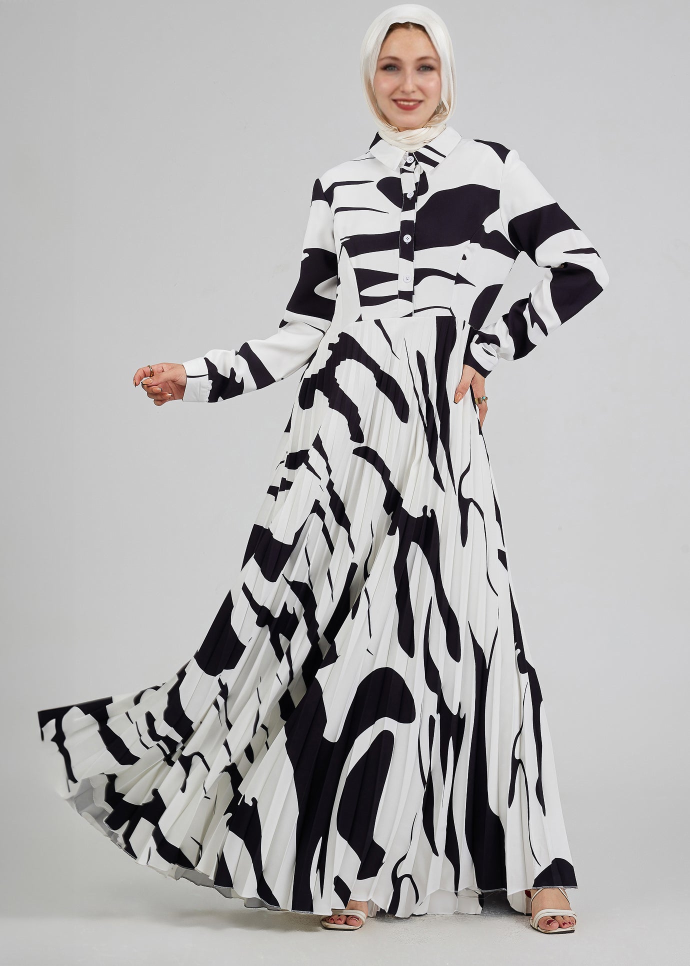 Side view of Monochrome Brushstroke Print Pleated Maxi Dress