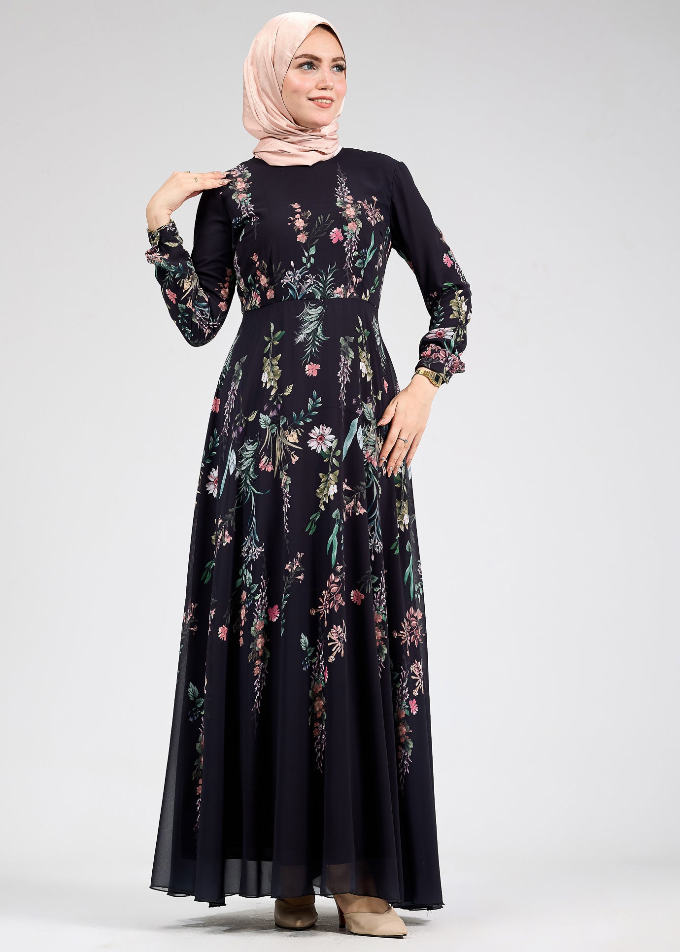 Flowing skirt of Sophia Floral Print Chiffon Long Sleeve Maxi Dress