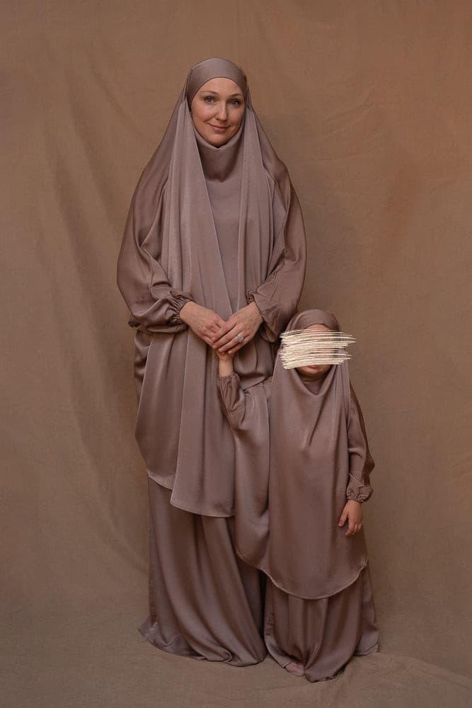 Side view of the KIDS Coffee Satin Prayer Outfit